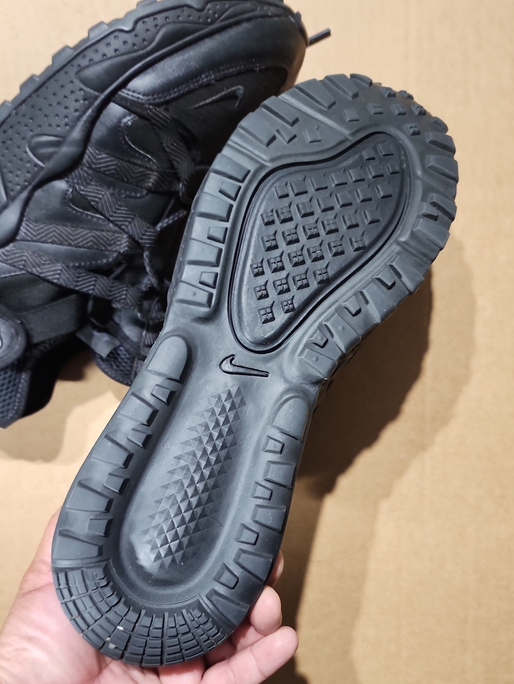 Nike Air Max 270 Bowfin Triple Black Sneakers Sz 12 - Picture 6 of 10